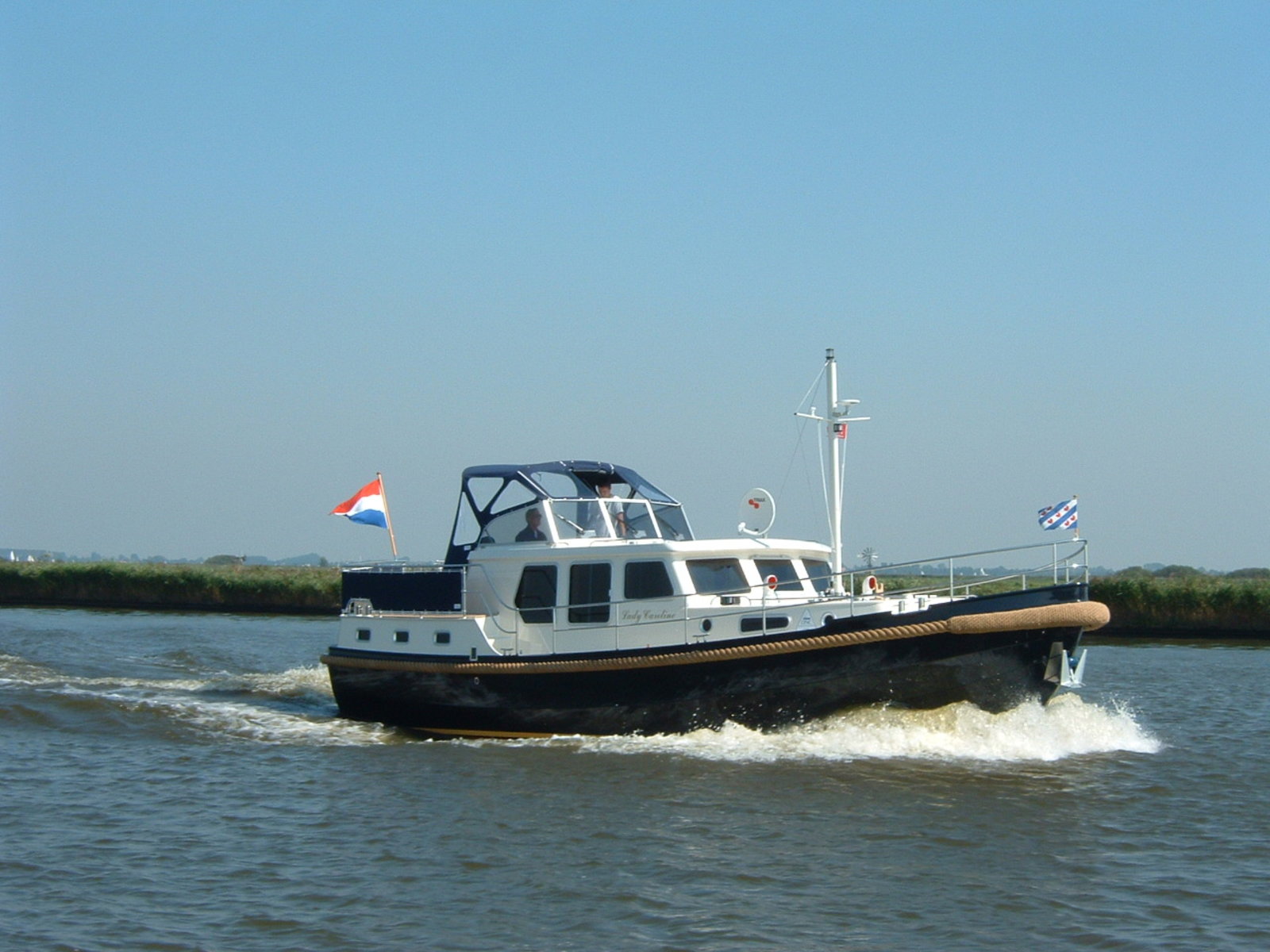 Spin Leia Weglaten Motorboot 'Lady Caroline' voor 2 - 6 personen huren in Friesland | Nautica  Yachtcharter Sneek