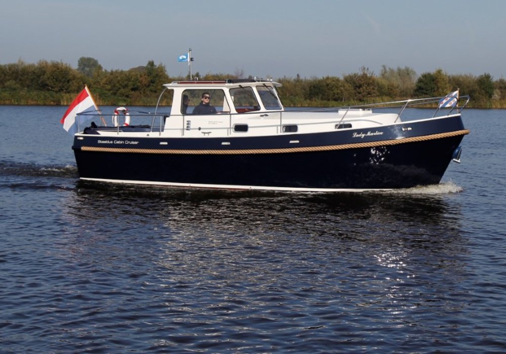 piano gans injecteren Motorboot 'Lady Marlice ' voor 1 - 2 personen huren in Friesland | Nautica  Yachtcharter Sneek