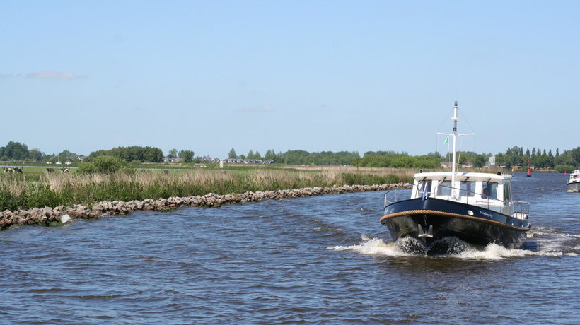 Luxe motorboot huren in Friesland